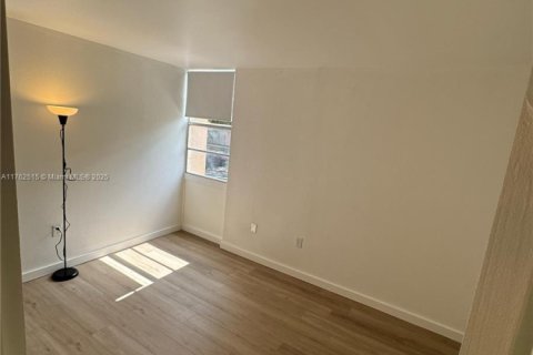 Touwnhouse à vendre à South Miami, Floride: 3 chambres, 90.12 m2 № 1726110 - photo 12