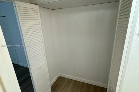 Touwnhouse à vendre à South Miami, Floride: 3 chambres, 90.12 m2 № 1726110 - photo 11