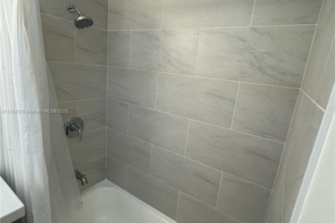 Touwnhouse à vendre à South Miami, Floride: 3 chambres, 90.12 m2 № 1726110 - photo 17