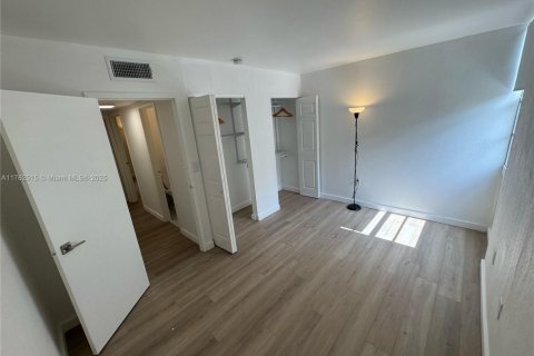 Touwnhouse à vendre à South Miami, Floride: 3 chambres, 90.12 m2 № 1726110 - photo 13