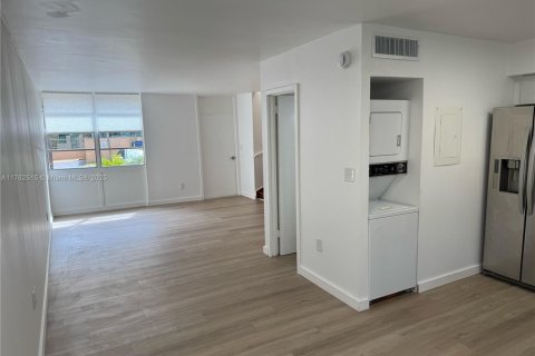 Touwnhouse à vendre à South Miami, Floride: 3 chambres, 90.12 m2 № 1726110 - photo 6