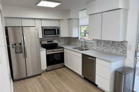 Touwnhouse à vendre à South Miami, Floride: 3 chambres, 90.12 m2 № 1726110 - photo 4