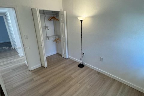 Touwnhouse à vendre à South Miami, Floride: 3 chambres, 90.12 m2 № 1726110 - photo 15