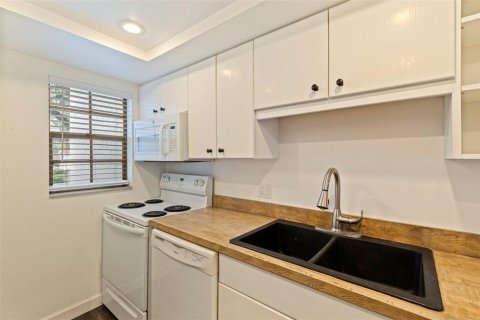 Copropriété à vendre à Tampa, Floride: 2 chambres, 83.98 m2 № 1918410 - photo 6