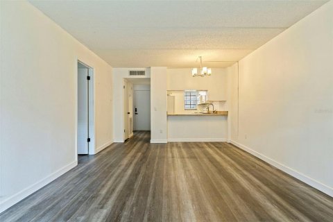 Copropriété à vendre à Tampa, Floride: 2 chambres, 83.98 m2 № 1918410 - photo 13