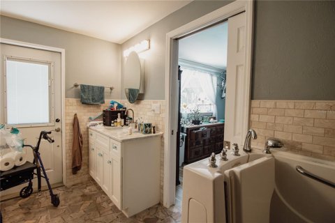House in Auburndale, Florida 4 bedrooms, 204.85 sq.m. № 1750781 - photo 23