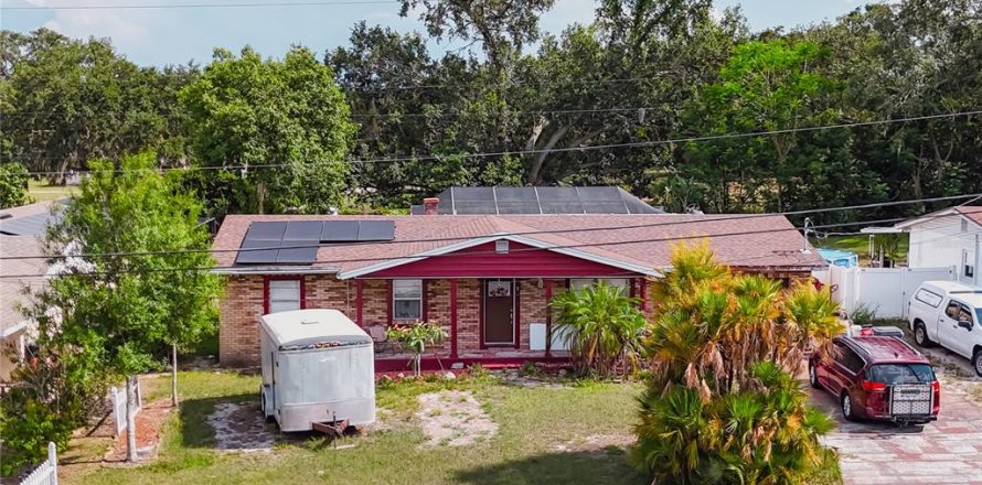 House in Auburndale, Florida 4 bedrooms, 204.85 sq.m. № 1750781