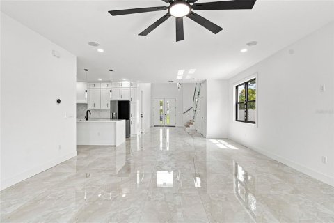 Villa ou maison à vendre à Tampa, Floride: 4 chambres, 293.11 m2 № 2299540 - photo 16