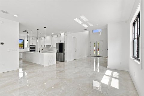 Villa ou maison à vendre à Tampa, Floride: 4 chambres, 293.11 m2 № 2299540 - photo 15