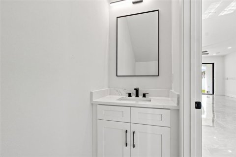 Villa ou maison à vendre à Tampa, Floride: 4 chambres, 293.11 m2 № 2299540 - photo 9