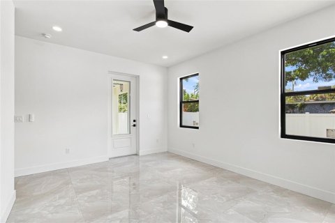 Villa ou maison à vendre à Tampa, Floride: 4 chambres, 293.11 m2 № 2299540 - photo 21