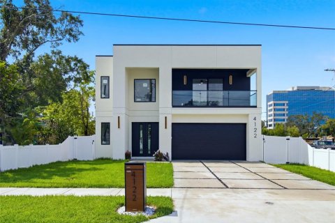 House in Tampa, Florida 4 bedrooms, 293.11 sq.m. № 2299540