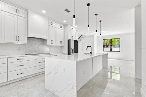 Villa ou maison à vendre à Tampa, Floride: 4 chambres, 293.11 m2 № 2299540 - photo 19