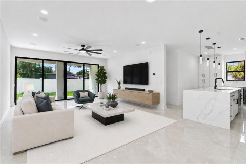 Villa ou maison à vendre à Tampa, Floride: 4 chambres, 293.11 m2 № 2299540 - photo 14
