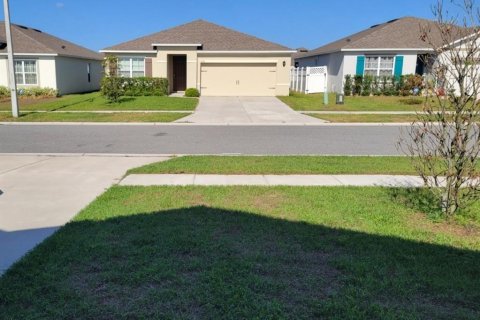 House in Winter Haven, Florida 4 bedrooms, 171.96 sq.m. № 1648394 - photo 2