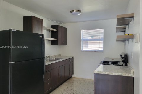 Apartamento en alquiler en Miami, Florida, 2 dormitorios, 74.32 m2 № 2060973 - foto 3
