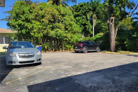 Apartamento en alquiler en Miami, Florida, 2 dormitorios, 74.32 m2 № 2060973 - foto 4