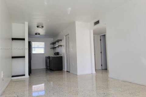 Apartamento en alquiler en Miami, Florida, 2 dormitorios, 74.32 m2 № 2060973 - foto 6