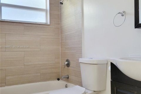 Apartamento en alquiler en Miami, Florida, 2 dormitorios, 74.32 m2 № 2060973 - foto 5