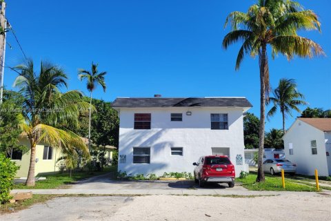 Apartamento en alquiler en Miami, Florida, 2 dormitorios, 74.32 m2 № 2060973 - foto 2