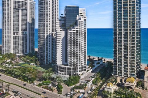 Condo in Sunny Isles Beach, Florida, 1 bedroom № 2087795 - photo 2