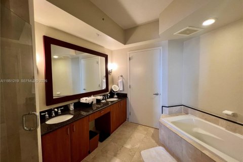 Condo in Sunny Isles Beach, Florida, 1 bedroom № 2087795 - photo 9