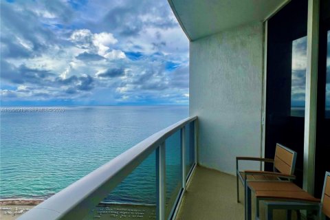 Condo in Sunny Isles Beach, Florida, 1 bedroom № 2087795 - photo 5