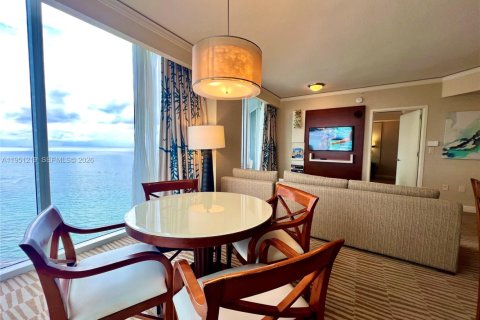 Condo in Sunny Isles Beach, Florida, 1 bedroom № 2087795 - photo 6