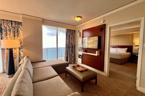 Condo in Sunny Isles Beach, Florida, 1 bedroom № 2087795 - photo 4