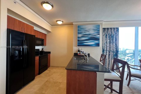 Condo in Sunny Isles Beach, Florida, 1 bedroom № 2087795 - photo 7