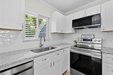 Condominio en venta en Longboat Key, Florida, 1 dormitorio, 61.04 m2 № 2157618 - foto 4