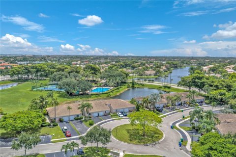 Townhouse in Miramar, Florida 2 bedrooms, 95.69 sq.m. № 2171503 - photo 3