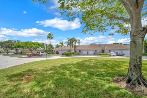 Townhouse in Miramar, Florida 2 bedrooms, 95.69 sq.m. № 2171503 - photo 19