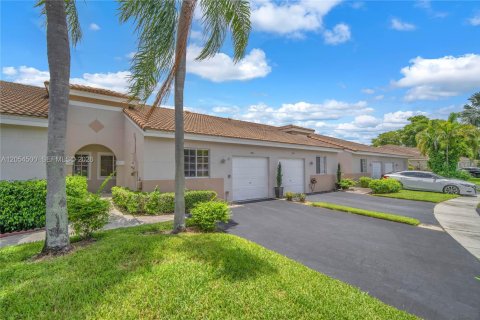 Townhouse in Miramar, Florida 2 bedrooms, 95.69 sq.m. № 2171503 - photo 20