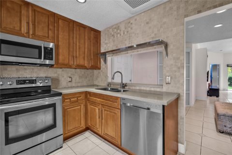 Townhouse in Miramar, Florida 2 bedrooms, 95.69 sq.m. № 2171503 - photo 25