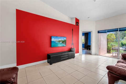 Townhouse in Miramar, Florida 2 bedrooms, 95.69 sq.m. № 2171503 - photo 8