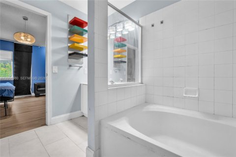 Townhouse in Miramar, Florida 2 bedrooms, 95.69 sq.m. № 2171503 - photo 9
