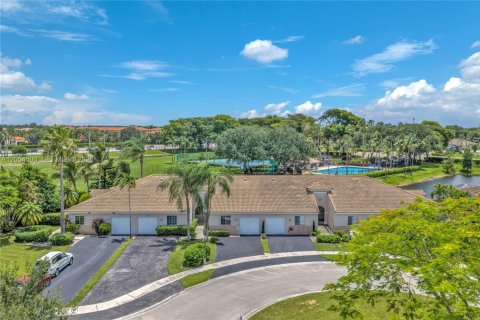 Townhouse in Miramar, Florida 2 bedrooms, 95.69 sq.m. № 2171503 - photo 12