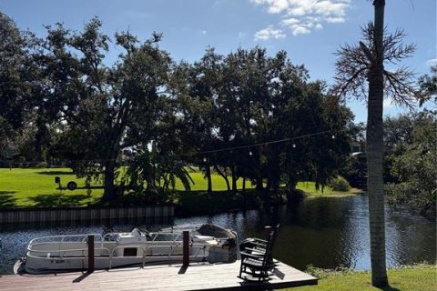 Villa ou maison à vendre à Belle Isle, Floride: 3 chambres, 188.22 m2 № 2425222 - photo 2