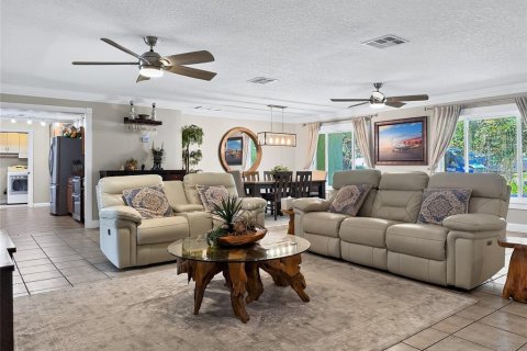 Villa ou maison à vendre à Belle Isle, Floride: 3 chambres, 188.22 m2 № 2425222 - photo 4