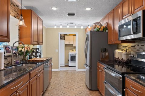 Villa ou maison à vendre à Belle Isle, Floride: 3 chambres, 188.22 m2 № 2425222 - photo 9