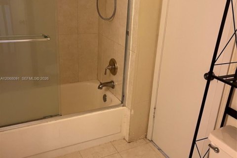 Condo in Dania Beach, Florida, 2 bedrooms  № 2292195 - photo 27