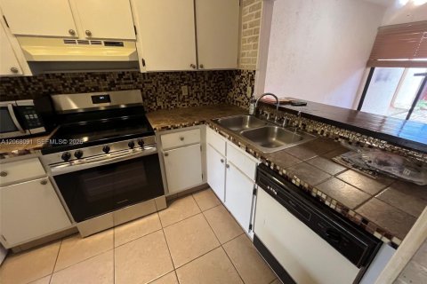 Condo in Dania Beach, Florida, 2 bedrooms  № 2292195 - photo 7