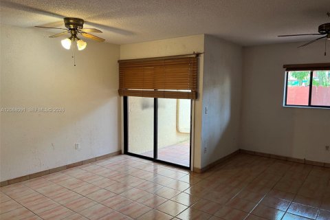 Condo in Dania Beach, Florida, 2 bedrooms  № 2292195 - photo 2