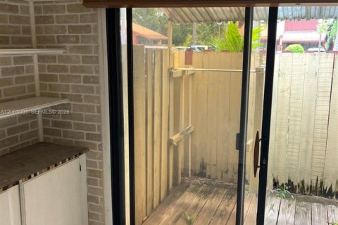 Condo in Dania Beach, Florida, 2 bedrooms  № 2292195 - photo 11