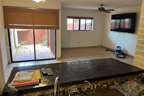 Condo in Dania Beach, Florida, 2 bedrooms  № 2292195 - photo 4