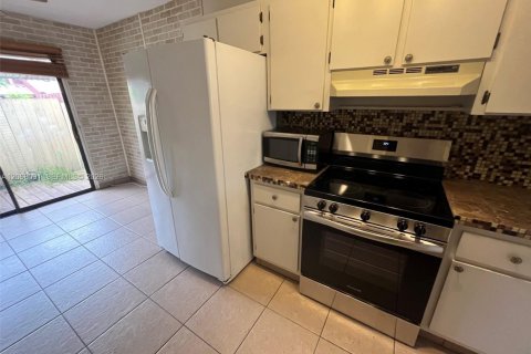 Condo in Dania Beach, Florida, 2 bedrooms  № 2292195 - photo 8