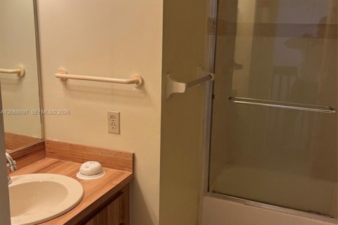 Condo in Dania Beach, Florida, 2 bedrooms  № 2292195 - photo 26