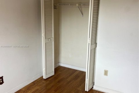 Condo in Dania Beach, Florida, 2 bedrooms  № 2292195 - photo 29
