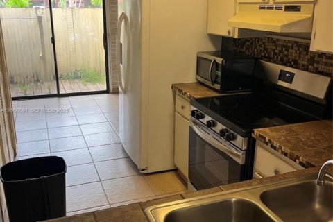 Condo in Dania Beach, Florida, 2 bedrooms  № 2292195 - photo 5